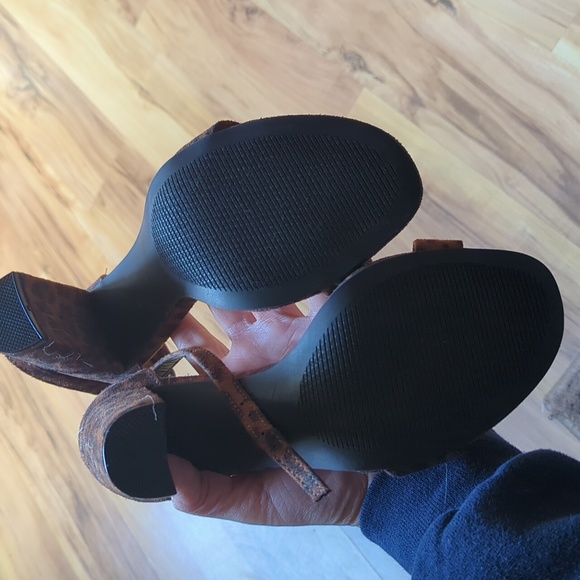 Heels - Picture 2 of 2